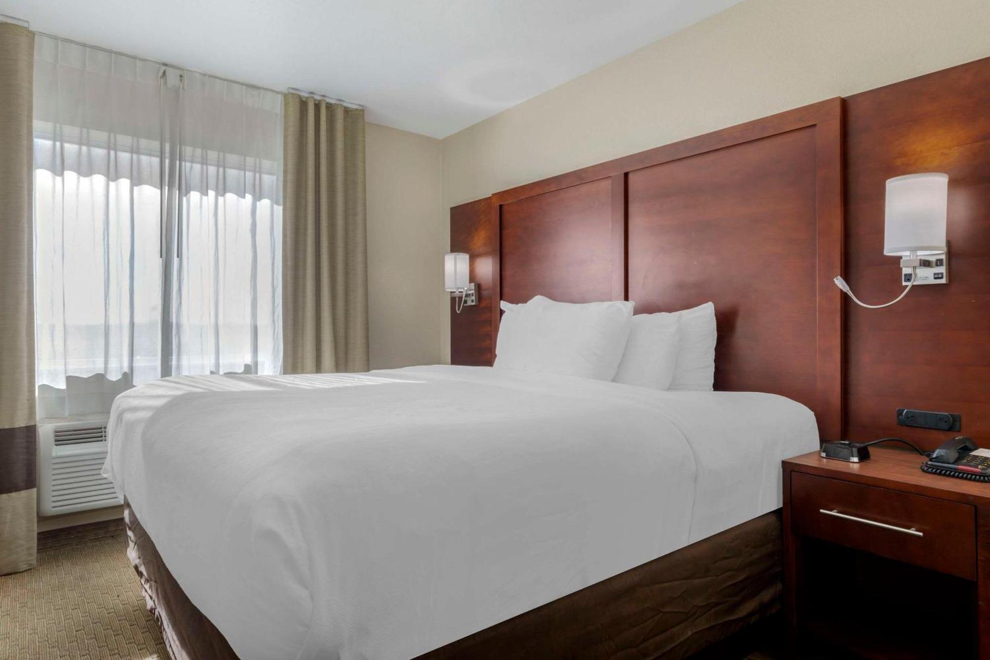 Comfort Suites Benbrook Exterior foto