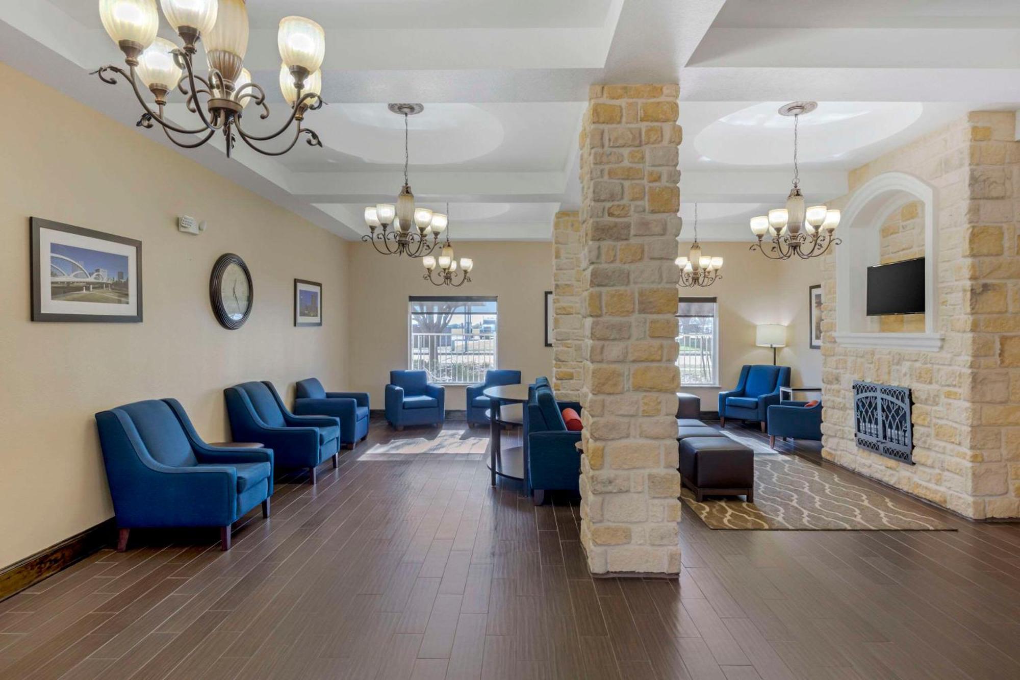 Comfort Suites Benbrook Exterior foto